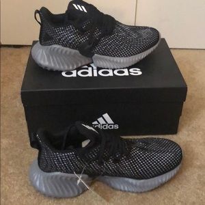 Brand New Adidas Alphabounce instinct J.